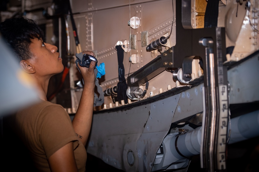 USS Carl Vinson (CVN70) Sailors Conduct Maintenance in Andaman Sea