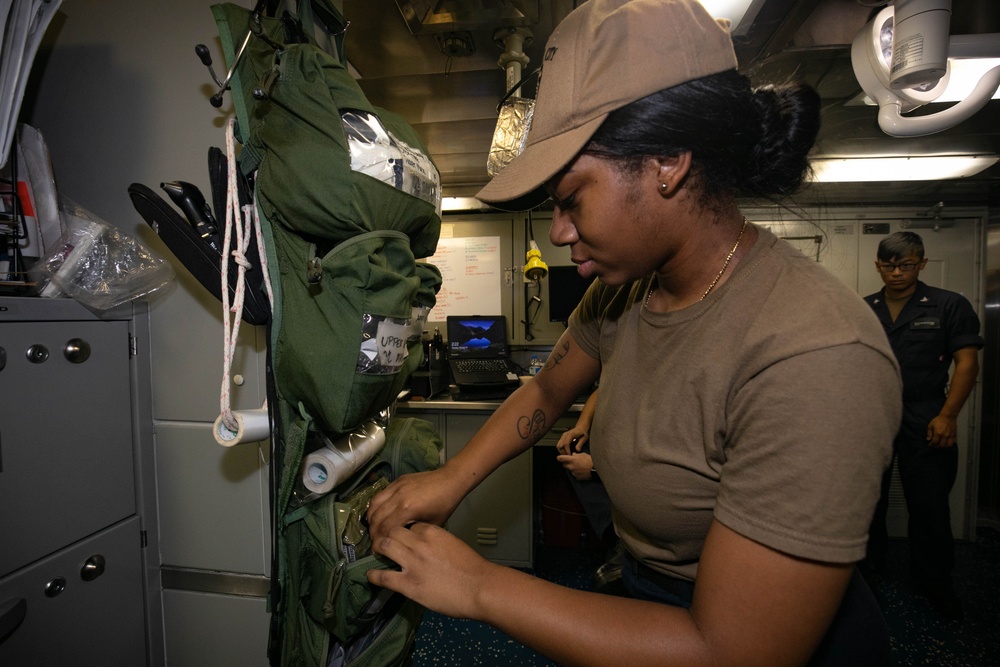 USS Sioux City Sailor Participates in EMRT Training