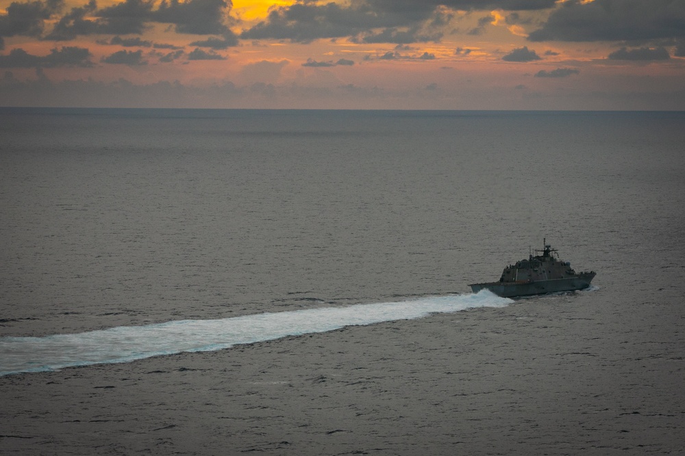 USS Sioux City Steams in the Caribbean Sea