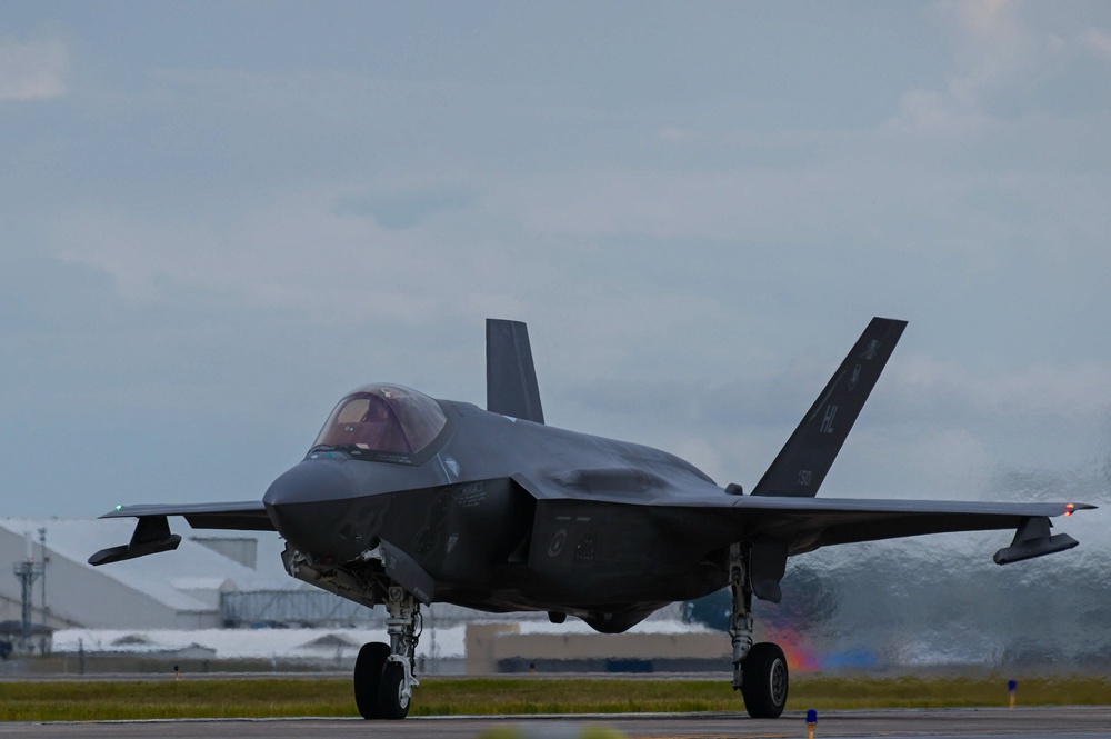 60th Fighter Squadron jet arrival