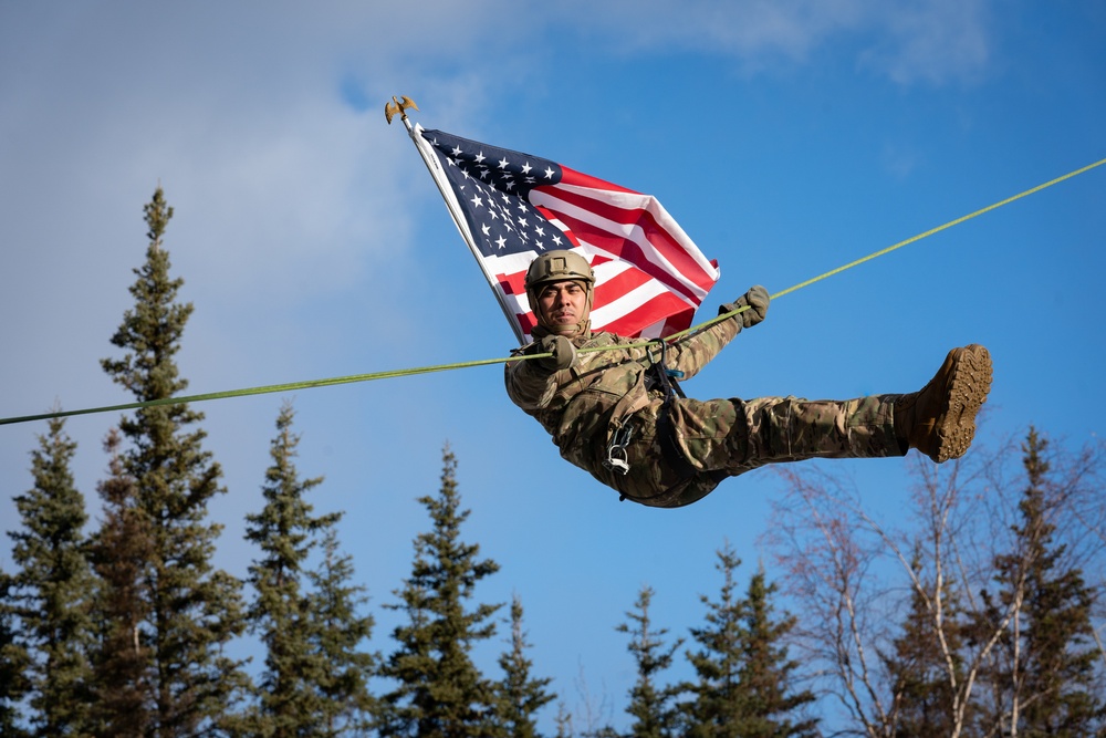 Spartan paratroopers and Indian Army troops share rappel techniques during Yudh Abhyas 21