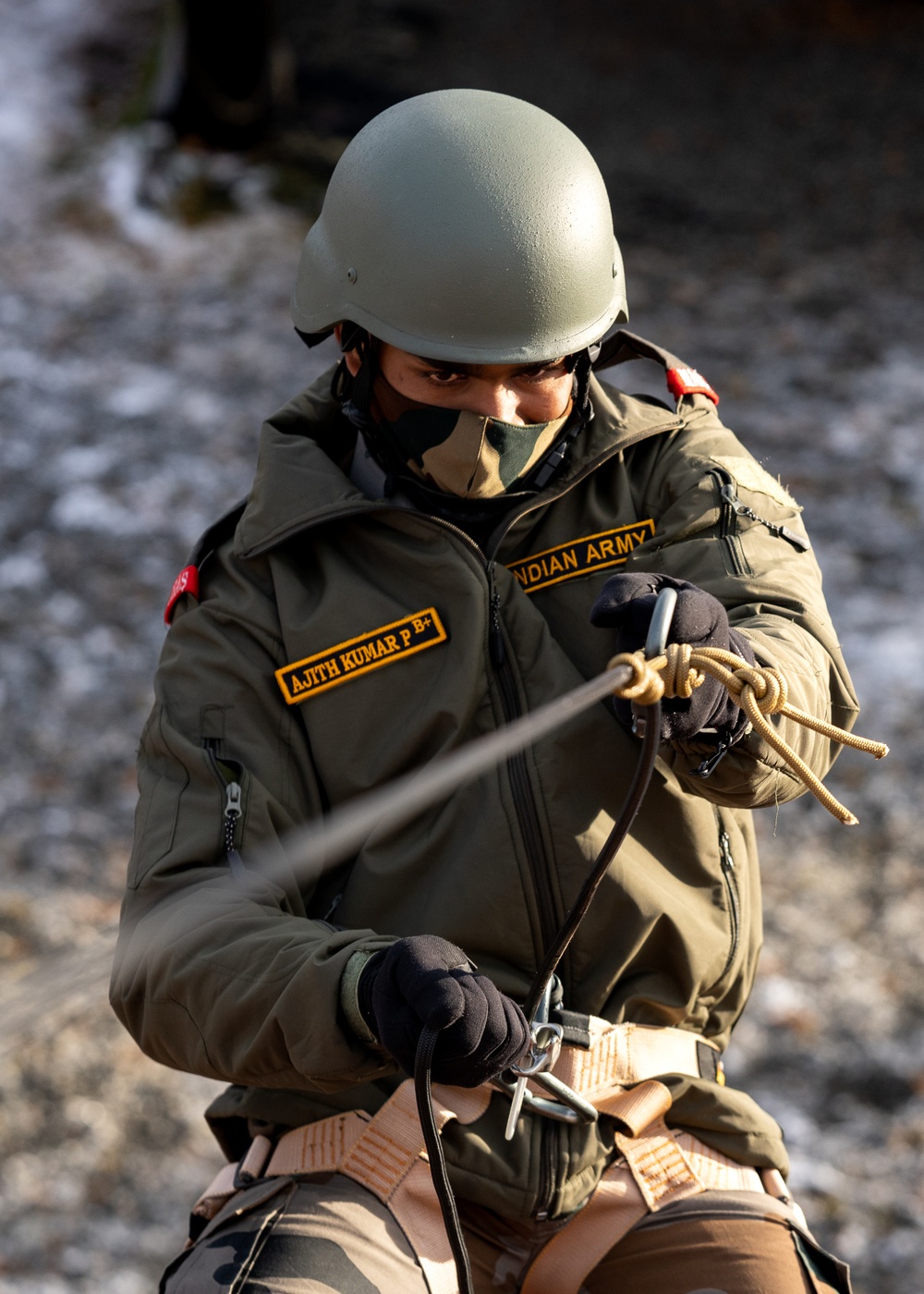 Spartan paratroopers and Indian Army troops share rappel techniques during Yudh Abhyas 21