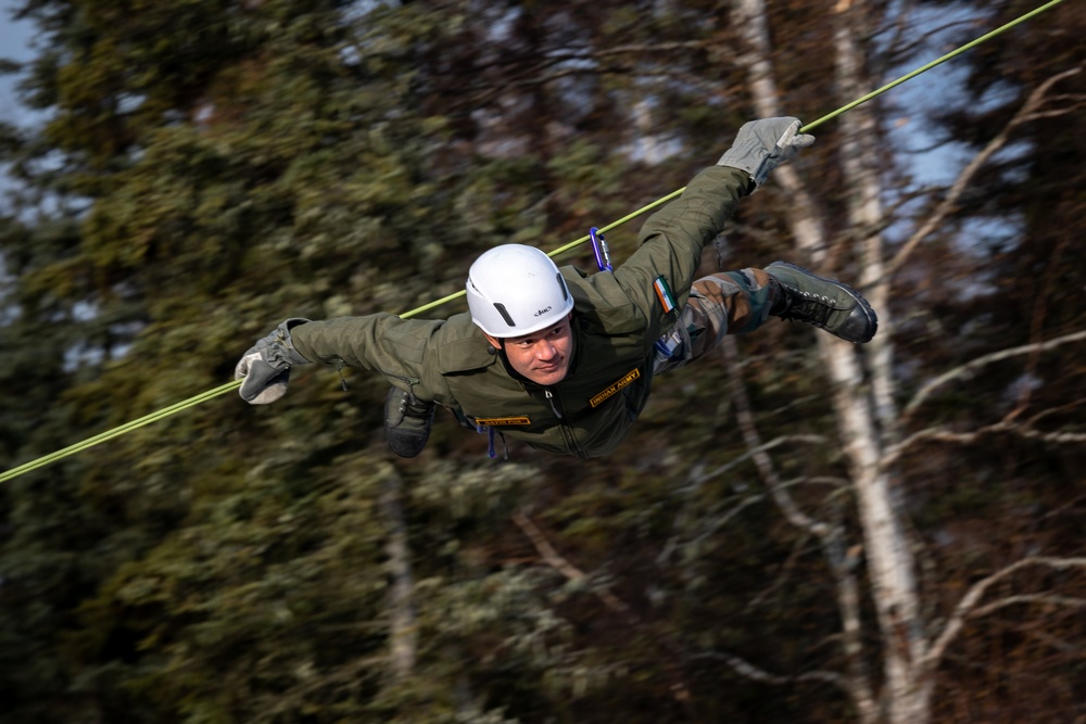 Spartan paratroopers and Indian Army troops share rappel techniques during Yudh Abhyas 21