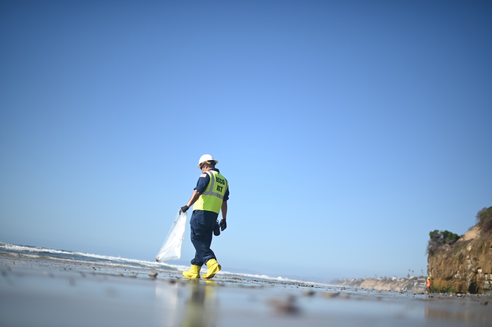 Trained workers continue oil cleanup in San Diego County