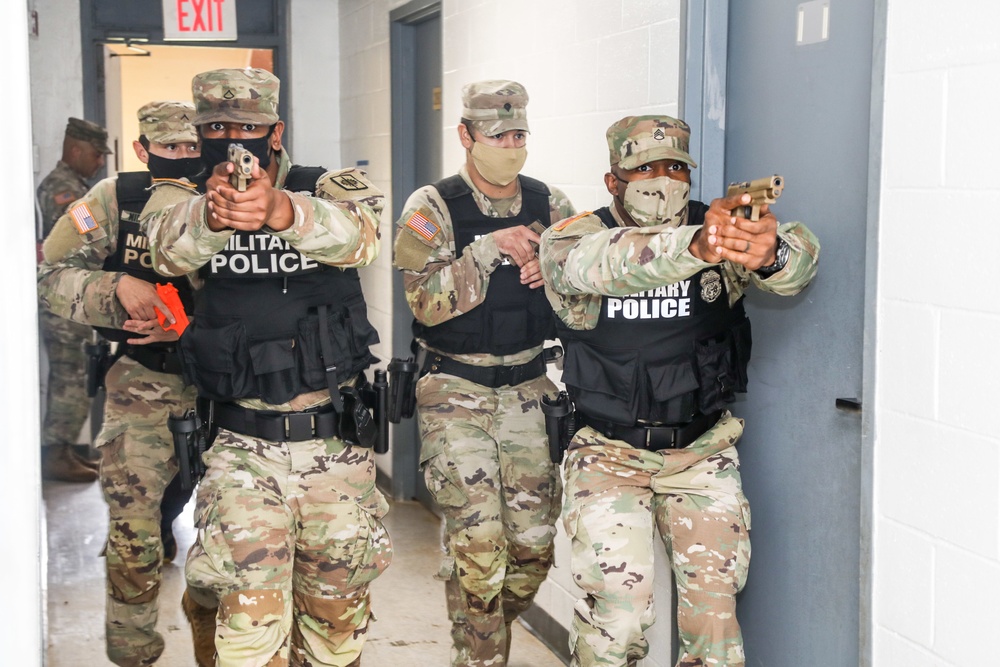 39th Military Police Detachment Special Reaction Team Conducts Active Shooter Training