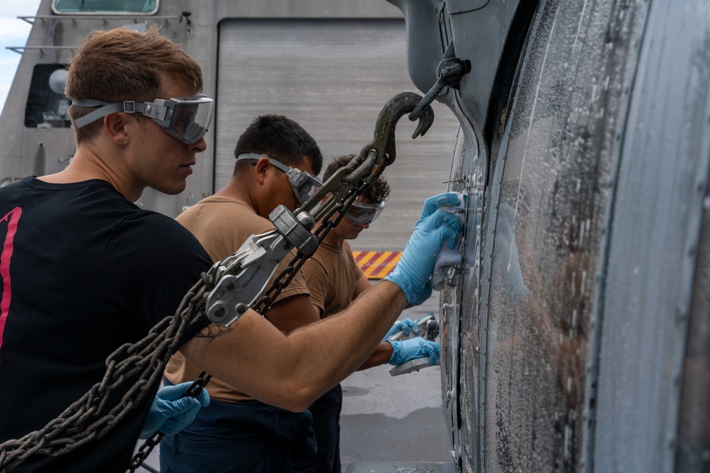 HSC 23 Sailors Wash Helicopter