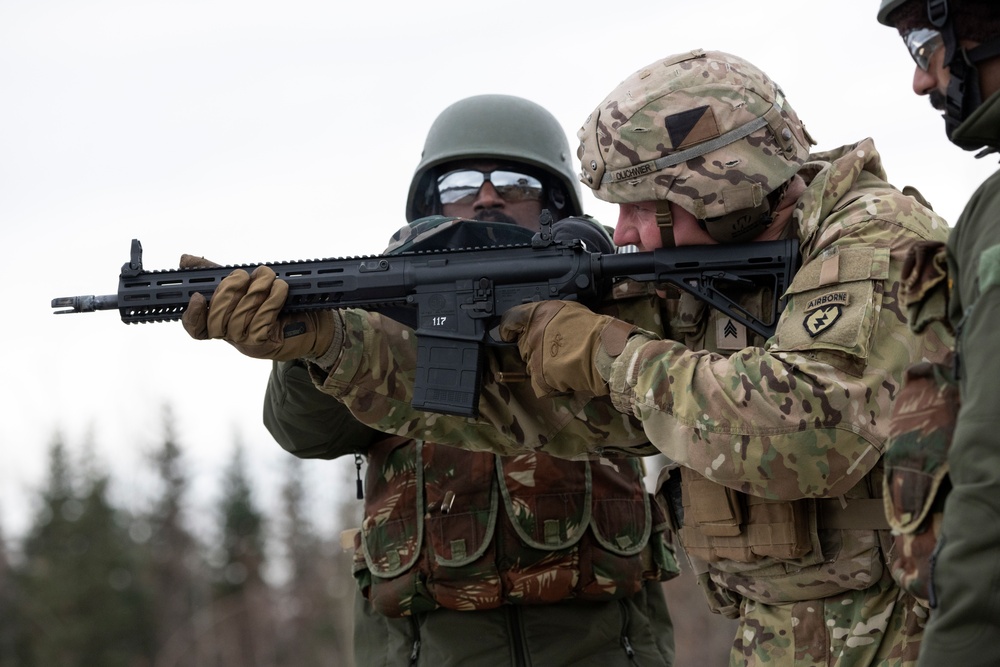 Indian and U.S. Army troops fire each other’s weapons during Yudh Abhyas 21