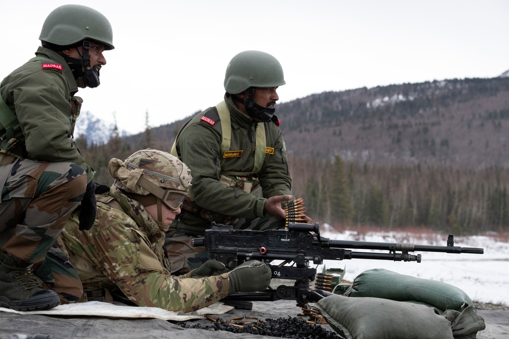 Indian and U.S. Army troops fire each other’s weapons during Yudh Abhyas 21