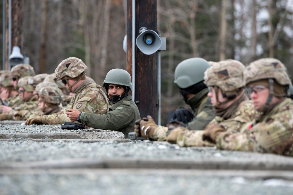 Indian and U.S. Army troops fire each other’s weapons during Yudh Abhyas 21