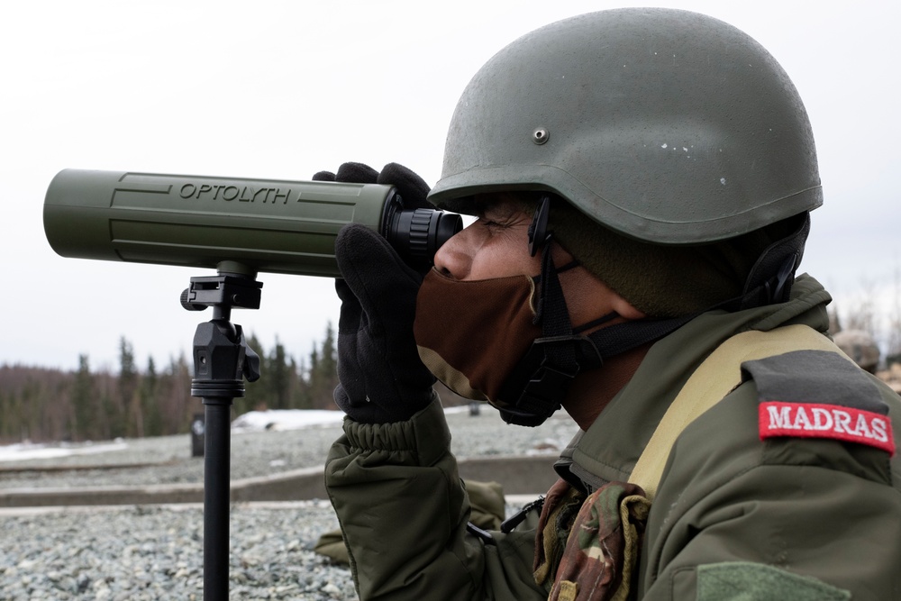 Indian and U.S. Army troops fire each other’s weapons during Yudh Abhyas 21