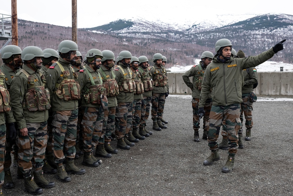 Indian and U.S. Army troops fire each other’s weapons during Yudh Abhyas 21