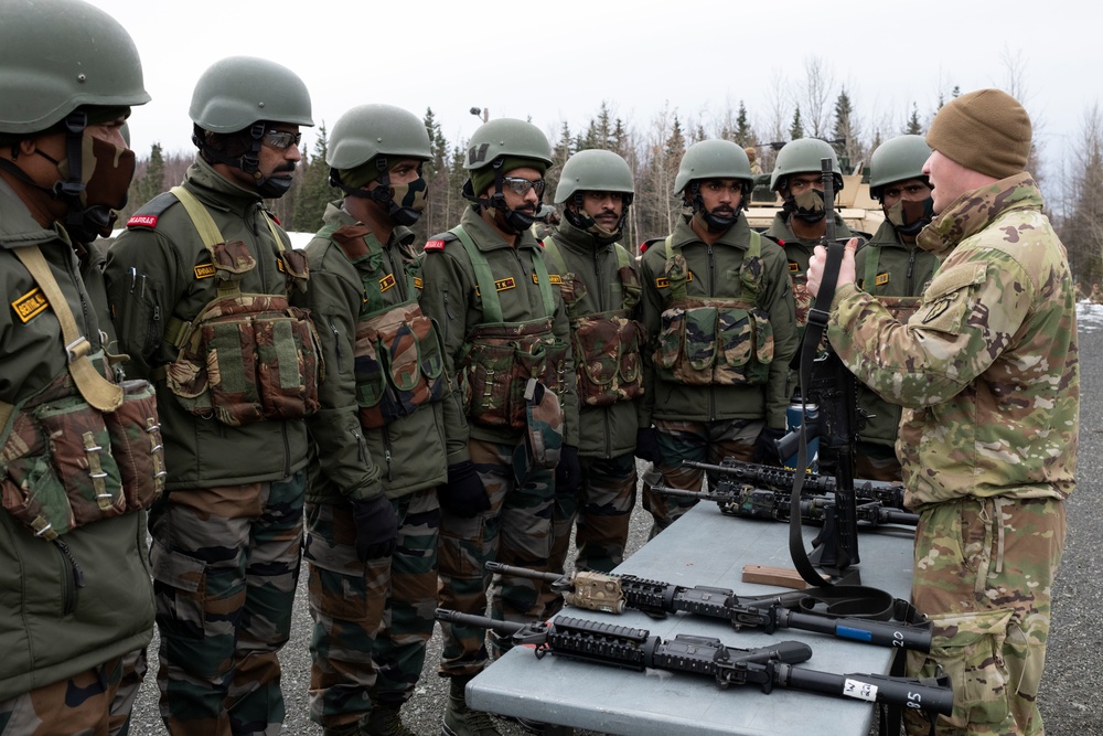 Indian and U.S. Army troops fire each other’s weapons during Yudh Abhyas 21