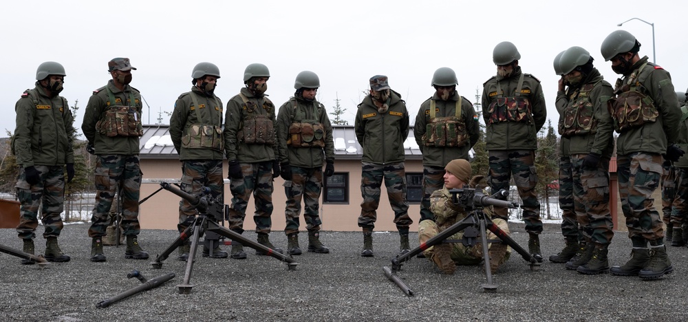 Indian and U.S. Army troops fire each other’s weapons during Yudh Abhyas 21