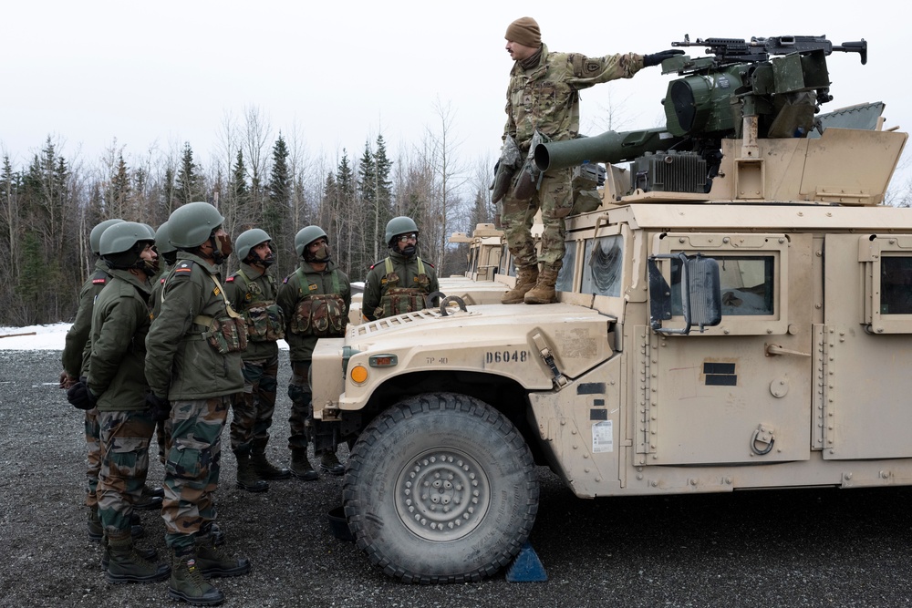 Indian and U.S. Army troops fire each other’s weapons during Yudh Abhyas 21