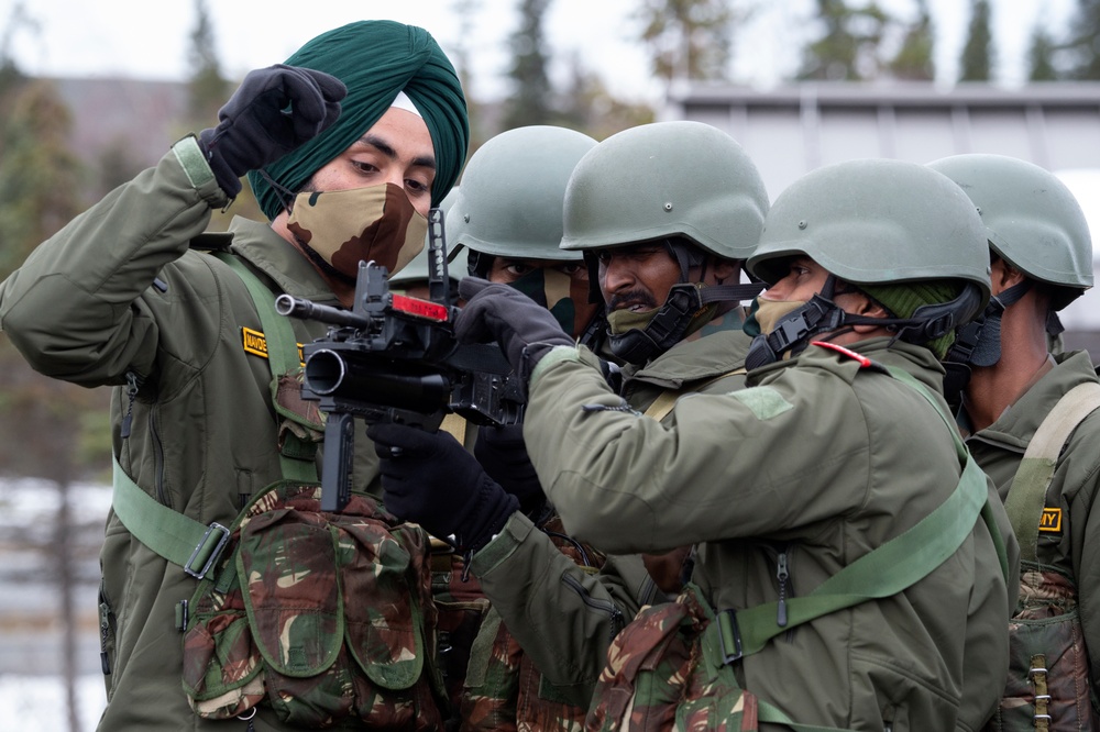 Indian and U.S. Army troops fire each other’s weapons during Yudh Abhyas 21