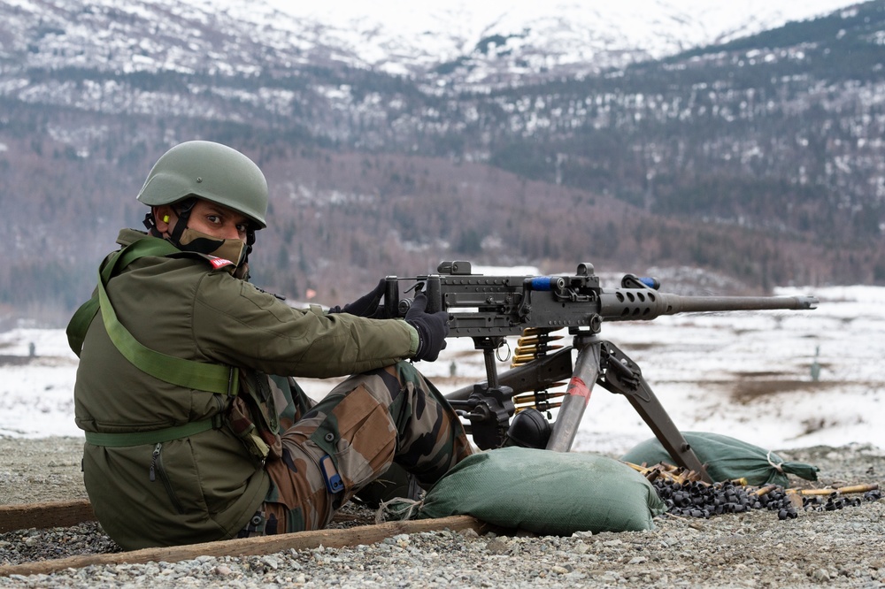 Indian and U.S. Army troops fire each other’s weapons during Yudh Abhyas 21