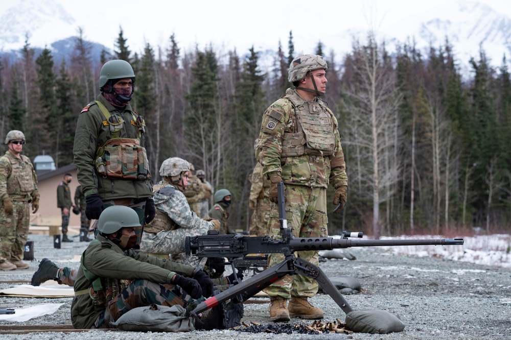 Indian and U.S. Army troops fire each other’s weapons during Yudh Abhyas 21