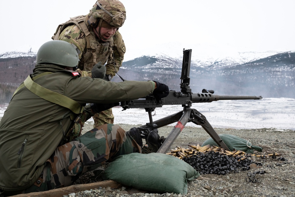 Indian and U.S. Army troops fire each other’s weapons during Yudh Abhyas 21