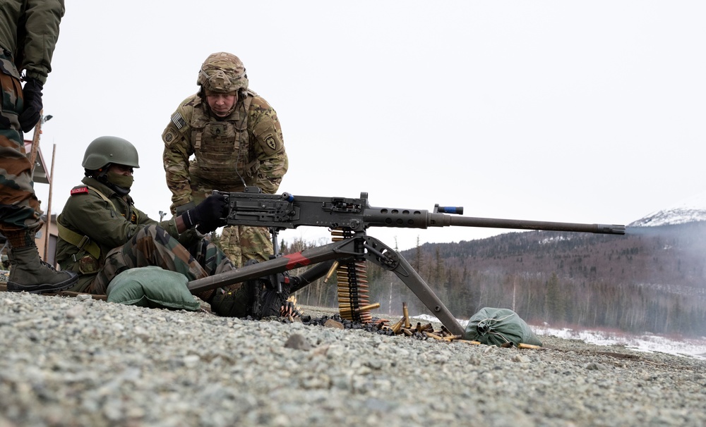 Indian and U.S. Army troops fire each other’s weapons during Yudh Abhyas 21