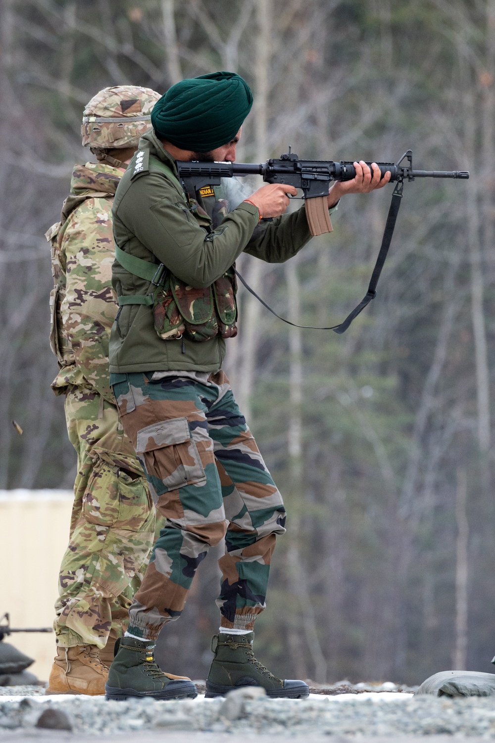 Indian and U.S. Army troops fire each other’s weapons during Yudh Abhyas 21