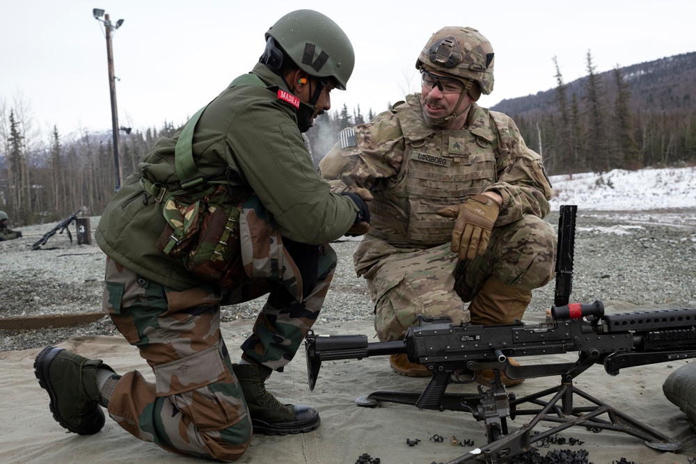 Indian and U.S. Army troops fire each other’s weapons during Yudh Abhyas 21