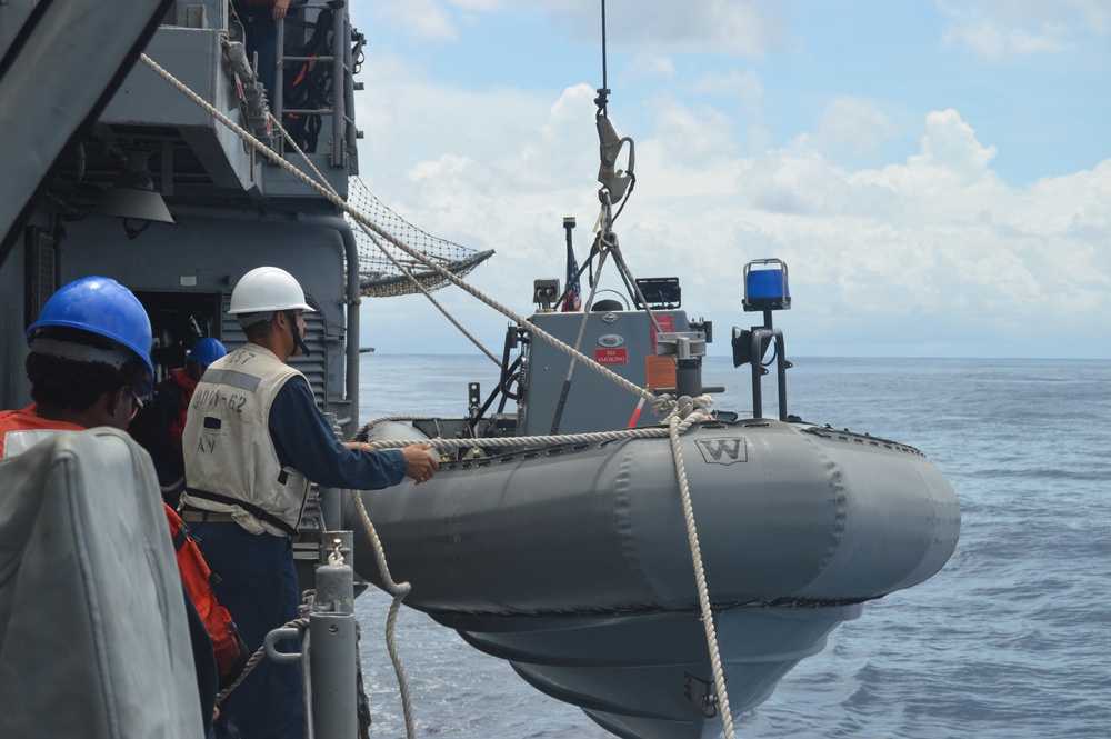 USS Lake Champlain (CG 57) Conducts Small Boat Operations