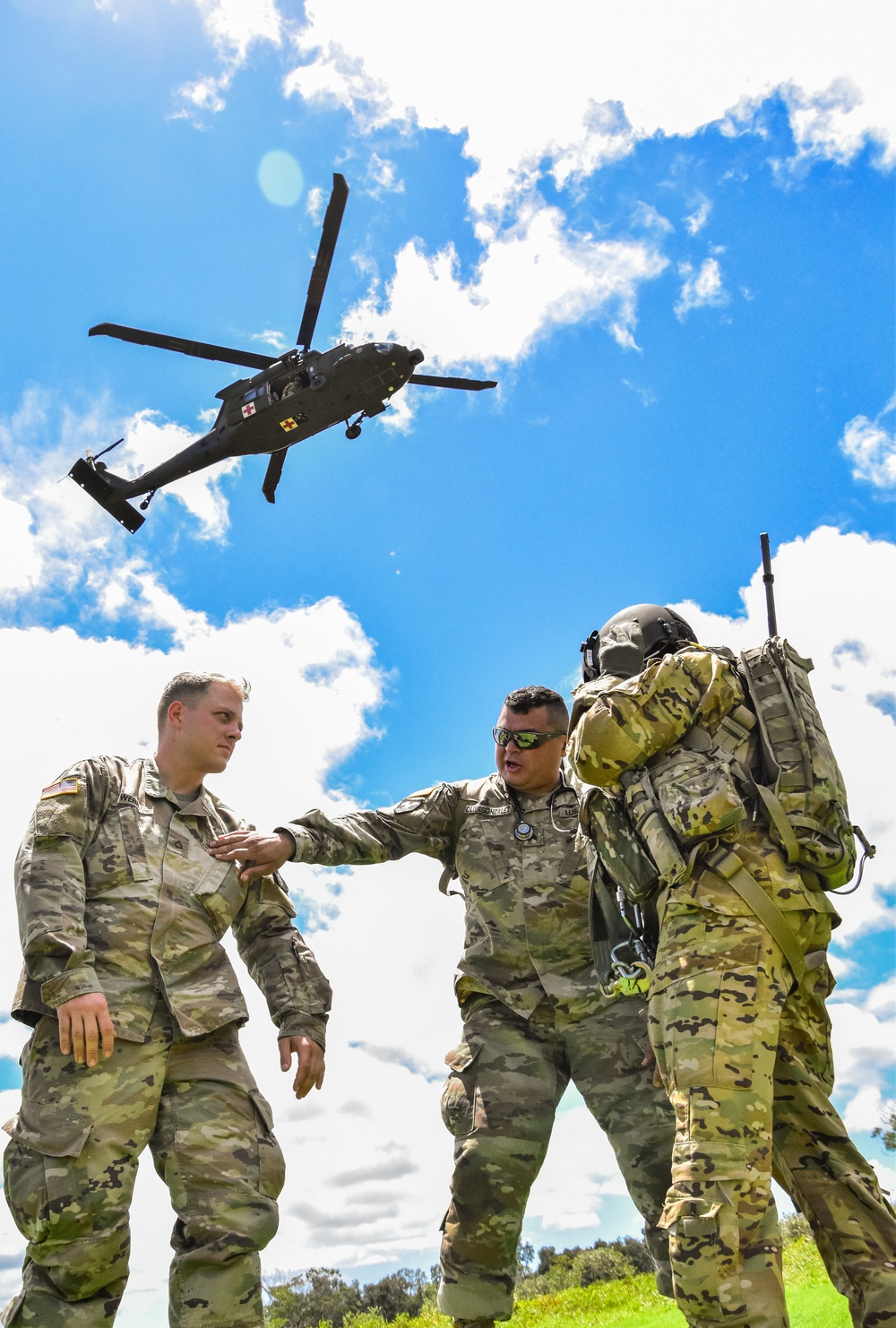 126th and 189th Aviation Regiments conduct hoist operations