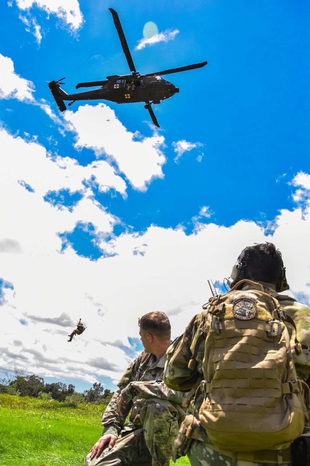 126th and 189th Aviation Regiments conduct hoist operations