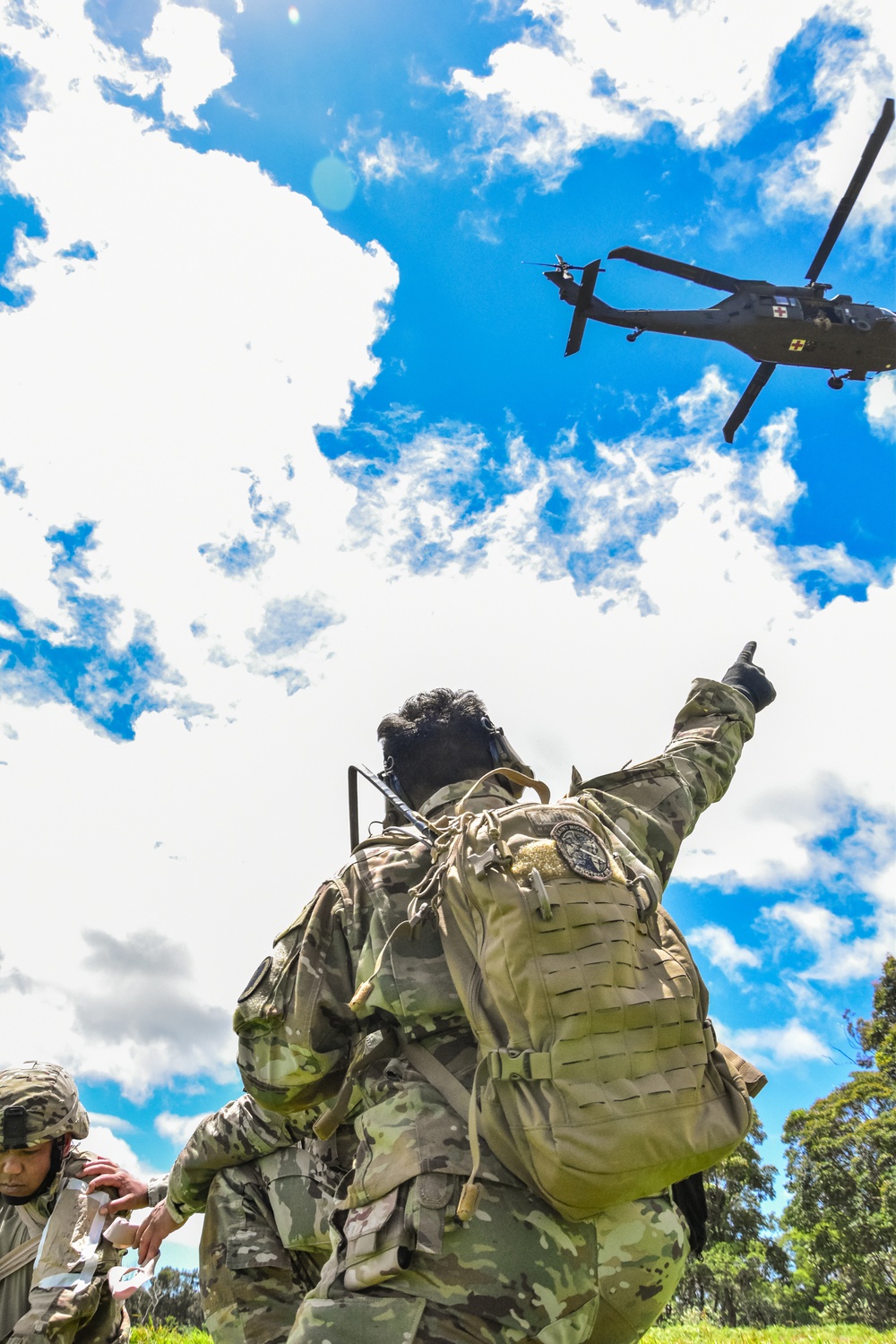 126th and 189th Aviation Regiments conduct hoist operations