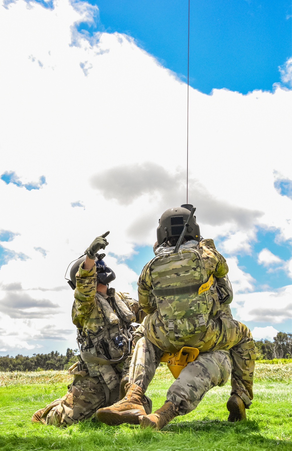 126th and 189th Aviation Regiments conduct hoist operations