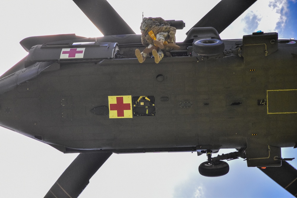 126th and 189th Aviation Regiments conduct hoist operations