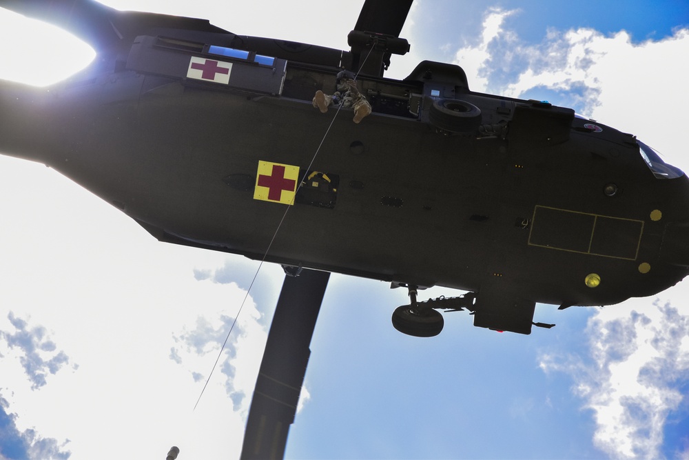 126th and 189th Aviation Regiments conduct hoist operations