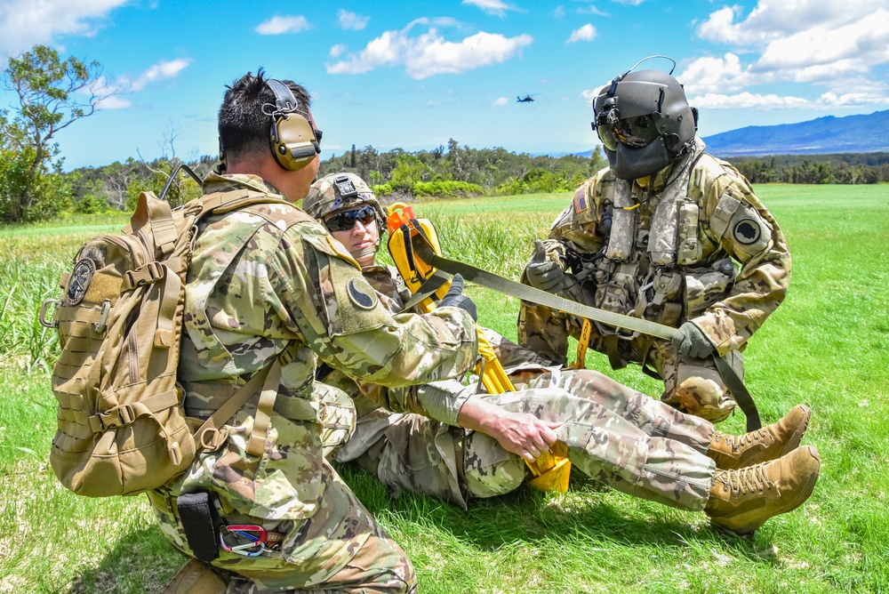 126th and 189th Aviation Regiments conduct hoist operations