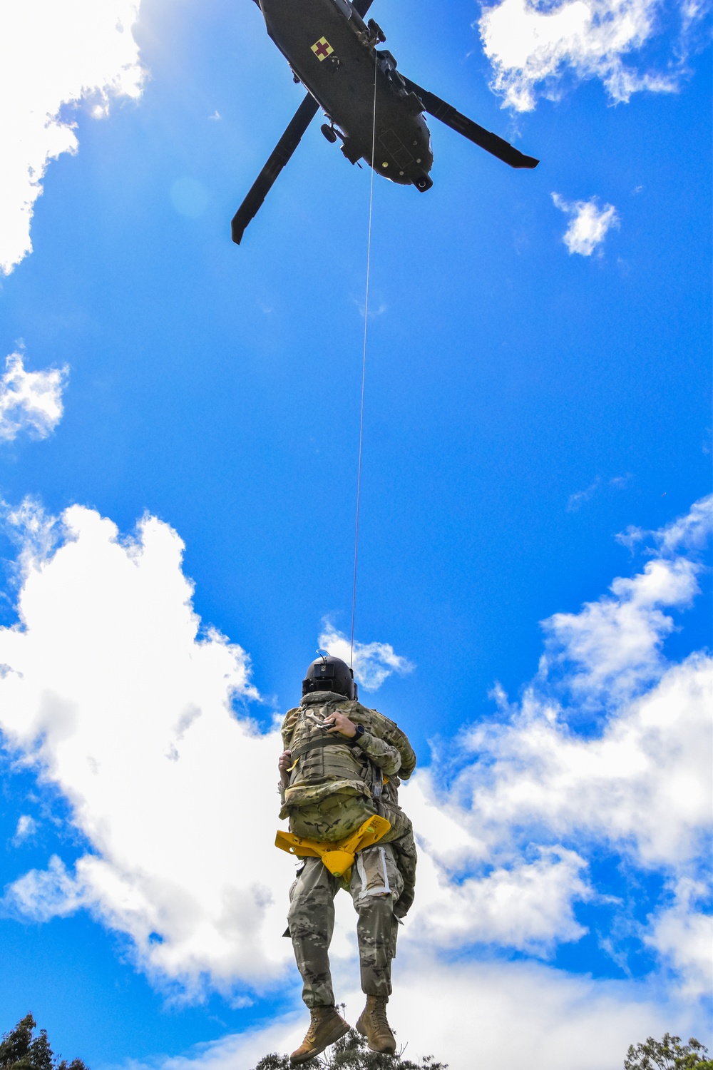 126th and 189th Aviation Regiments conduct hoist operations