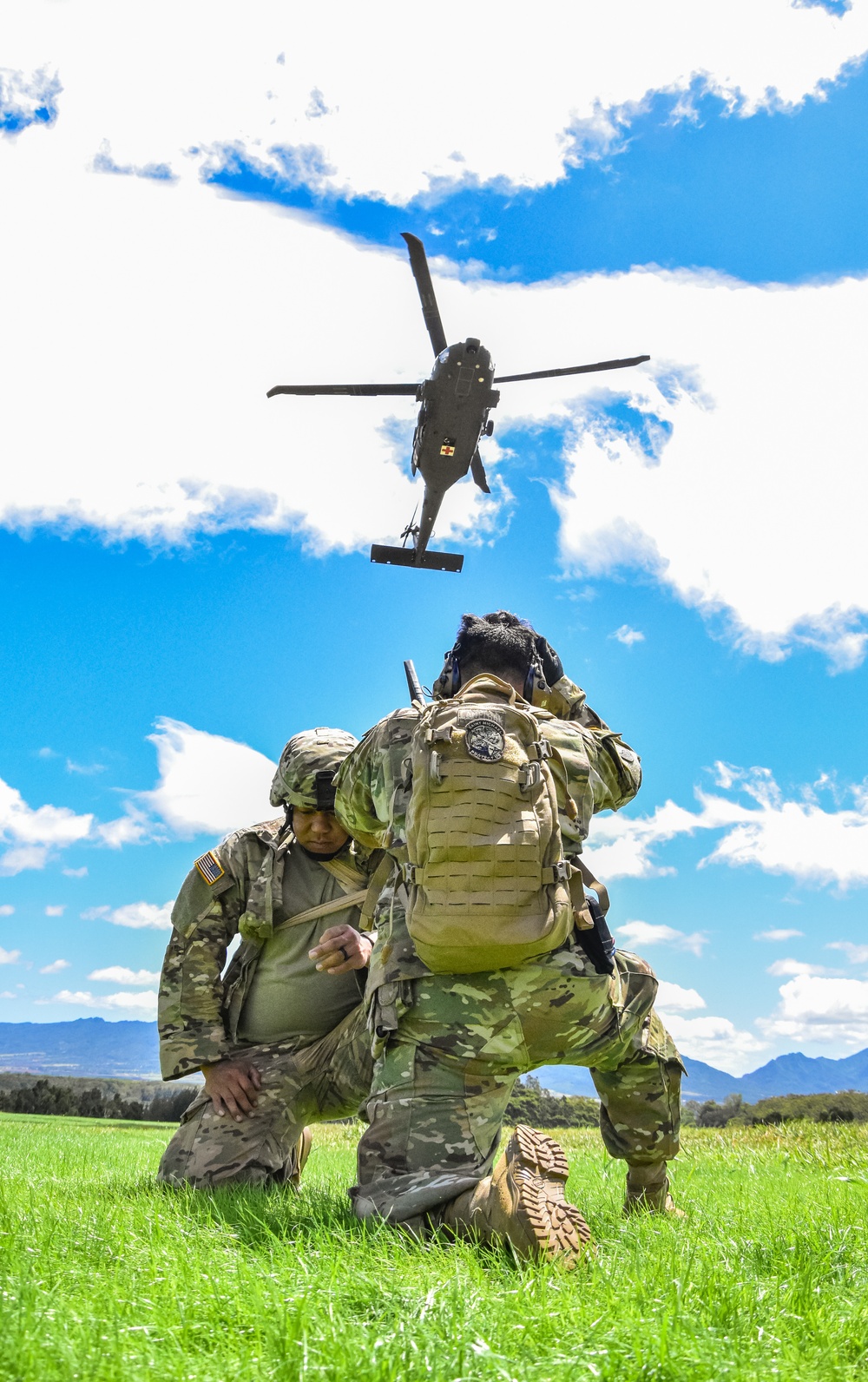 126th and 189th Aviation Regiments conduct hoist operations