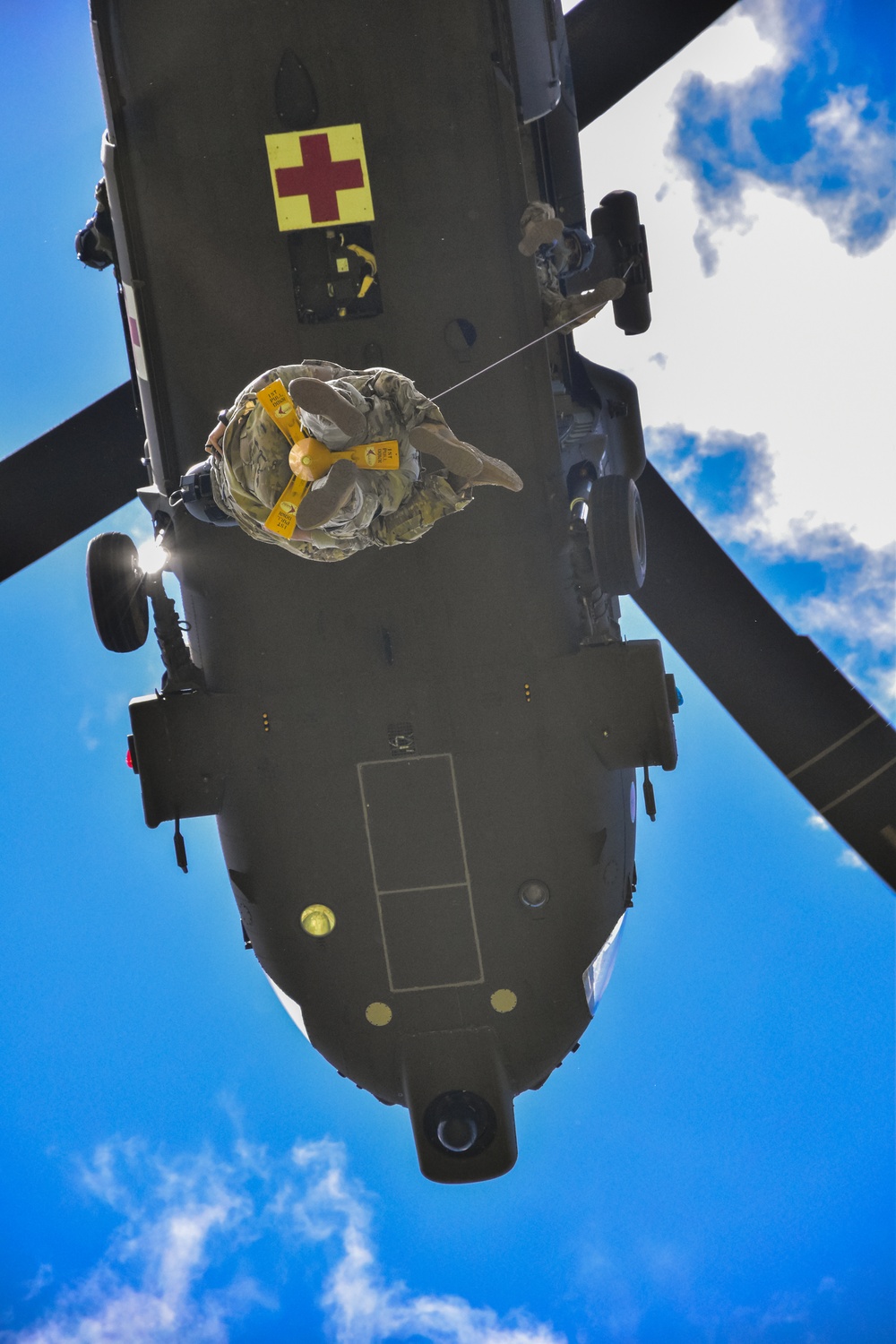 126th and 189th Aviation Regiments conduct hoist operations