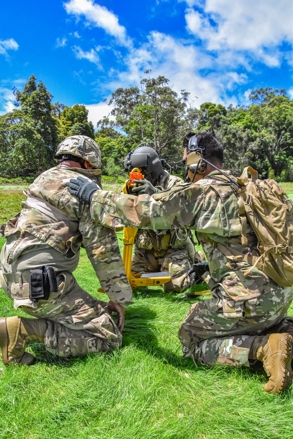 126th and 189th Aviation Regiments conduct hoist operations