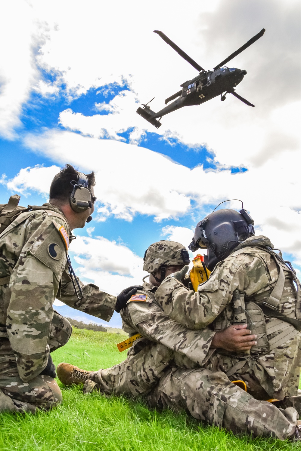 126th and 189th Aviation Regiments conduct hoist operations