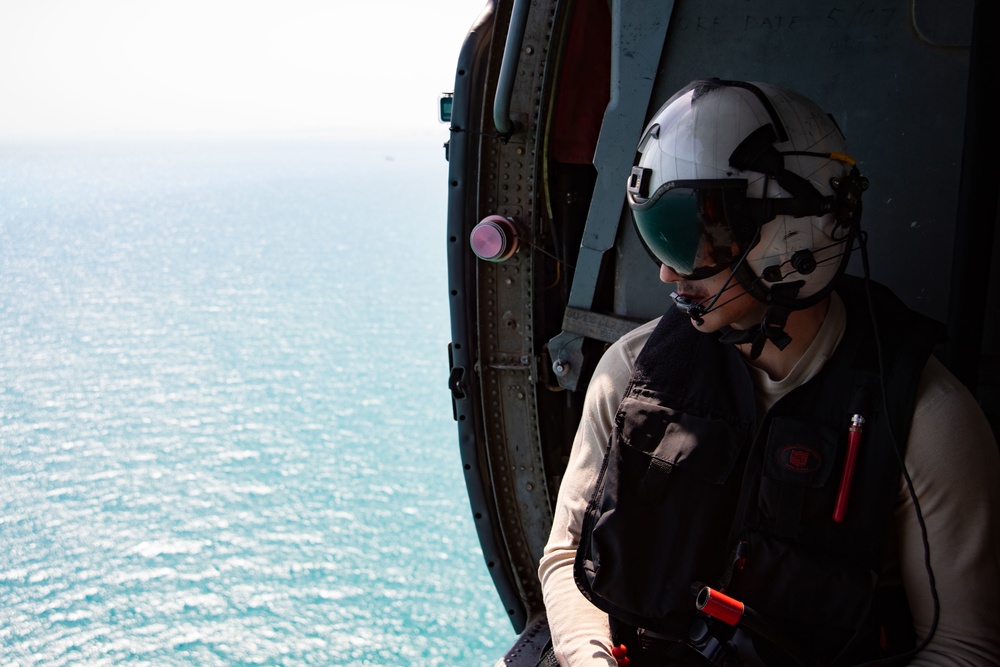 HSC 26 Conducts Search and Rescue Training in the Arabian Gulf