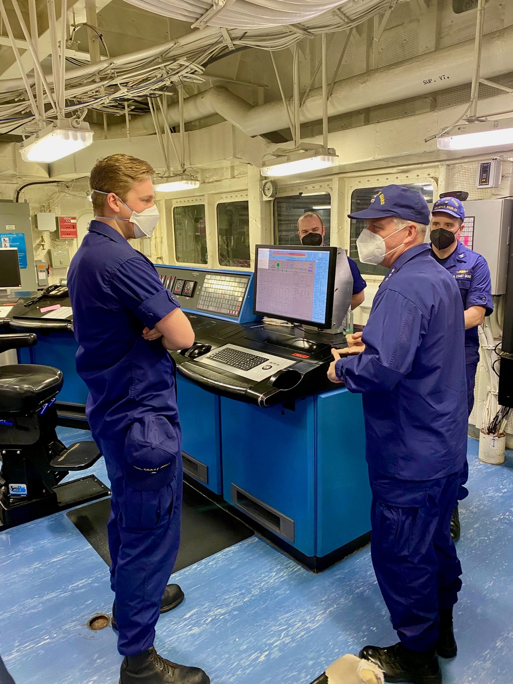 U.S. Coast Guard, U.S. Navy admirals visit USCGC Healy (WAGB 20)