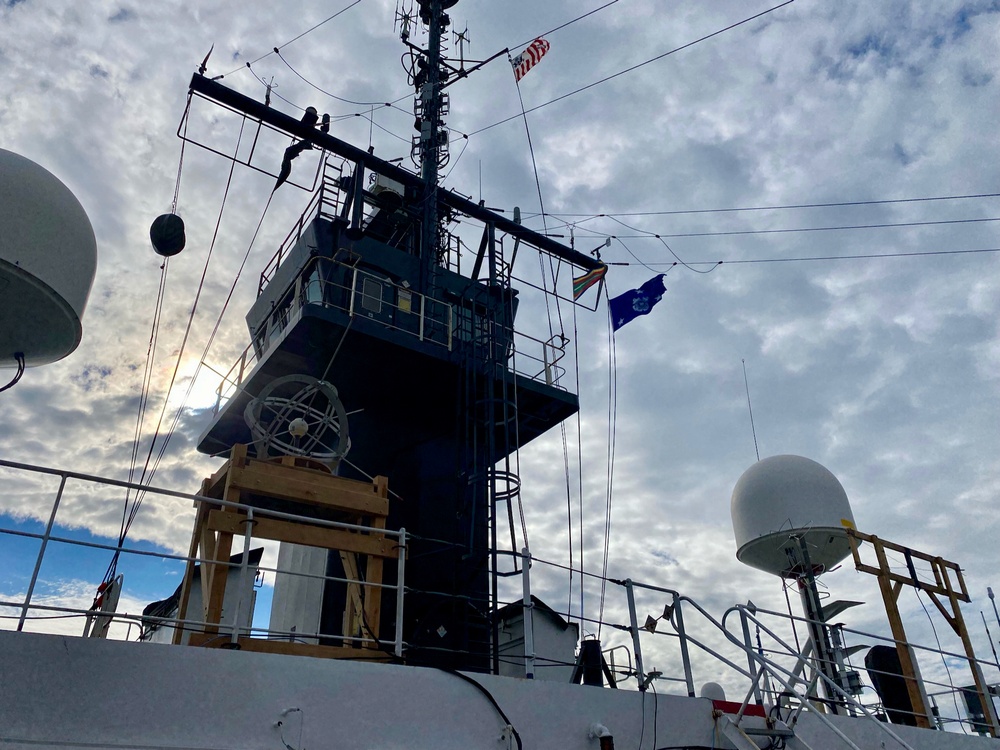 U.S. Coast Guard, U.S. Navy admirals visit USCGC Healy (WAGB 20)