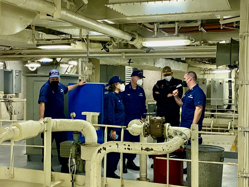 U.S. Coast Guard, U.S. Navy admirals visit USCGC Healy (WAGB 20)