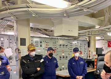 U.S. Coast Guard, U.S. Navy admirals visit USCGC Healy (WAGB 20)