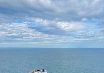 U.S. Coast Guard, U.S. Navy admirals visit USCGC Healy (WAGB 20)