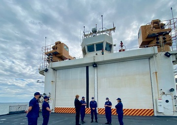 U.S. Coast Guard, U.S. Navy admirals visit USCGC Healy (WAGB 20)