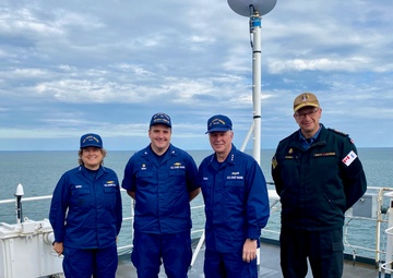 U.S. Coast Guard, U.S. Navy admirals visit USCGC Healy (WAGB 20)