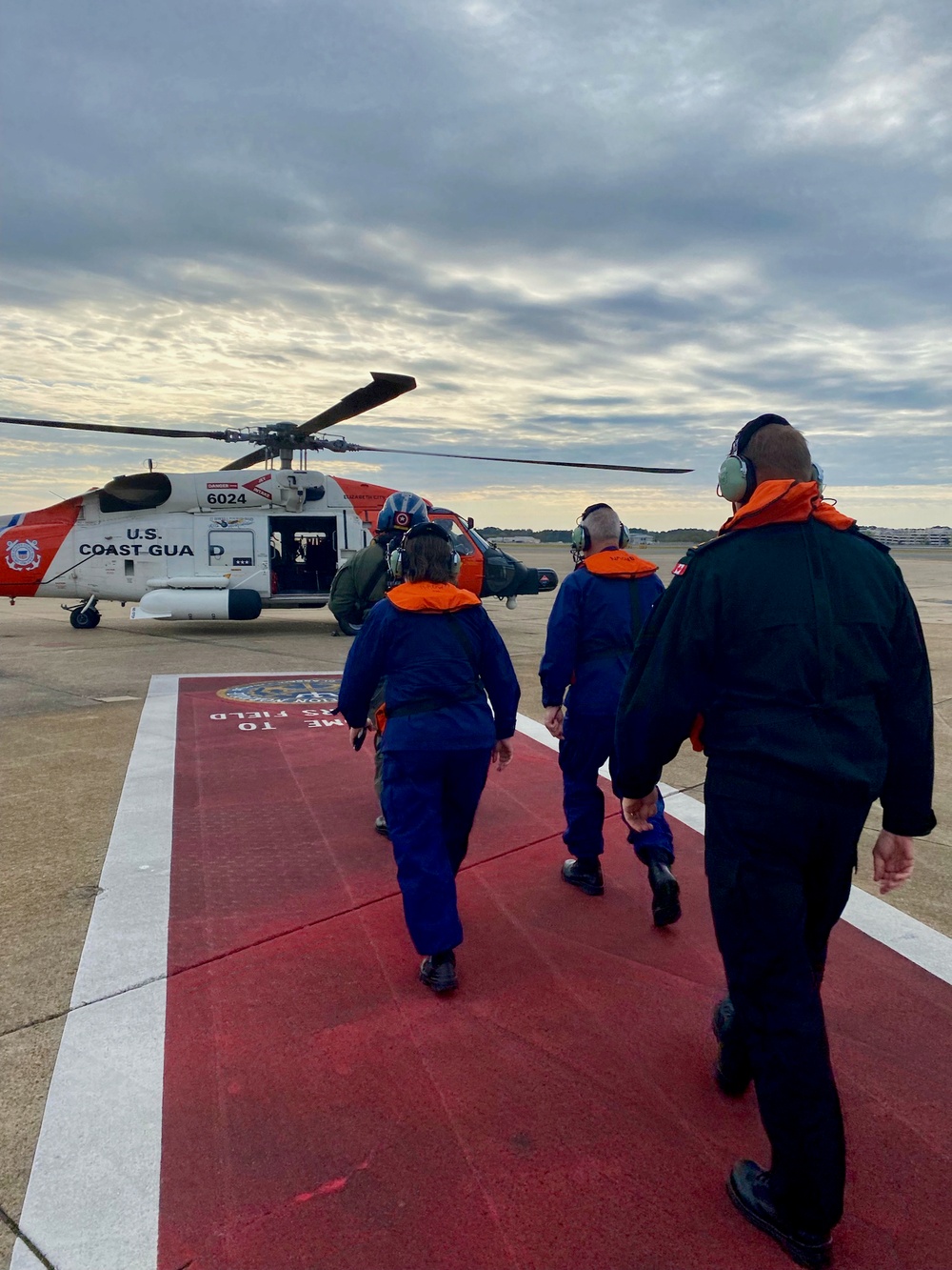 U.S. Coast Guard, U.S. Navy admirals visit USCGC Healy (WAGB 20)