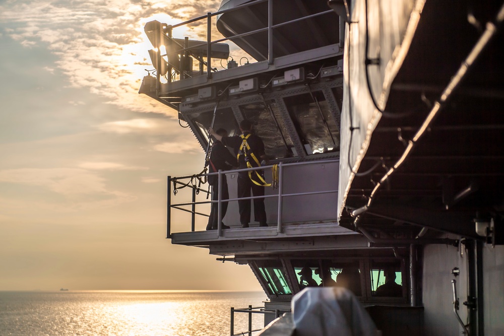 USS Carl Vinson (CVN 70) Sailors Perform Maintenance