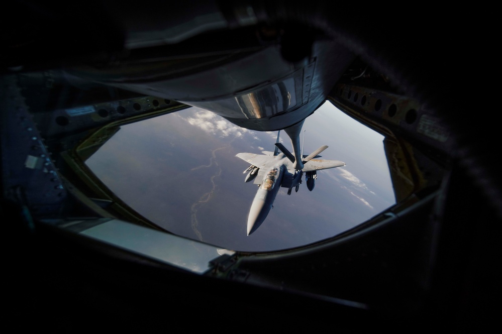 349th EARS refuels Air Force F-15E Eagle