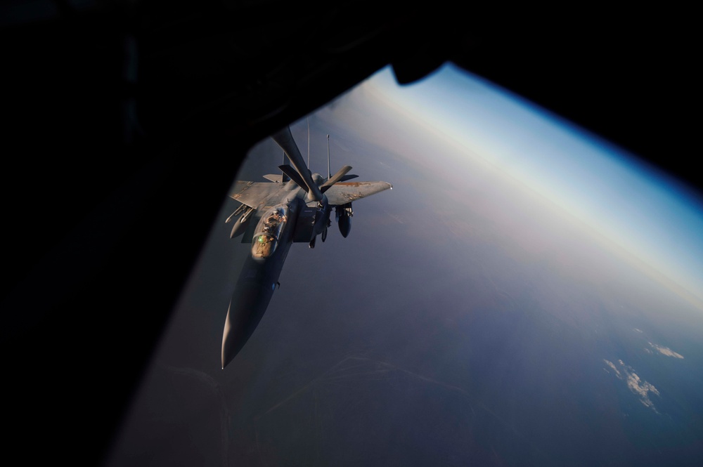 349th EARS refuels Air Force F-15E Eagle